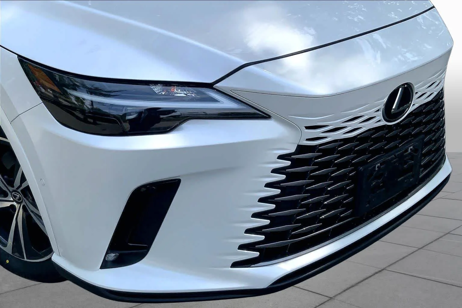 Used 2023 Eminent White Pearl Lexus Premium Plus image 28
