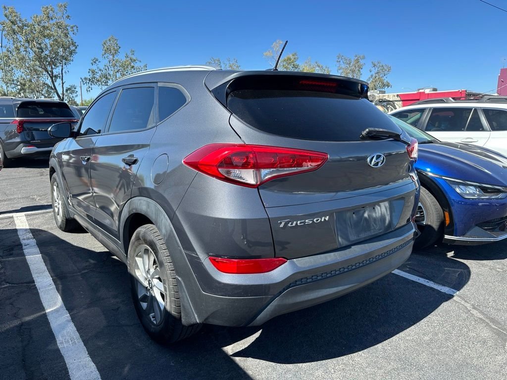 Used 2016 Gray Hyundai SE image 4