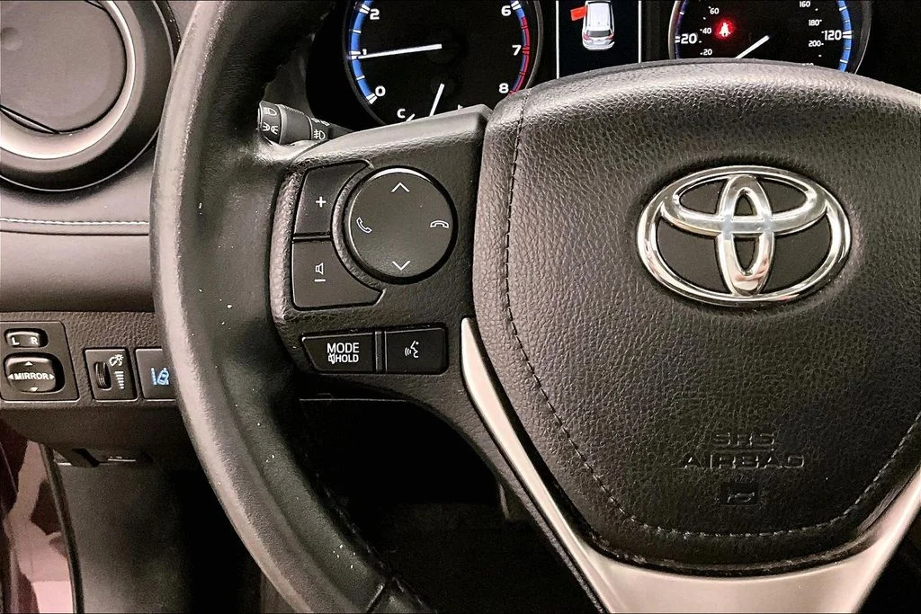 Used 2018 Black Toyota XLE image 11