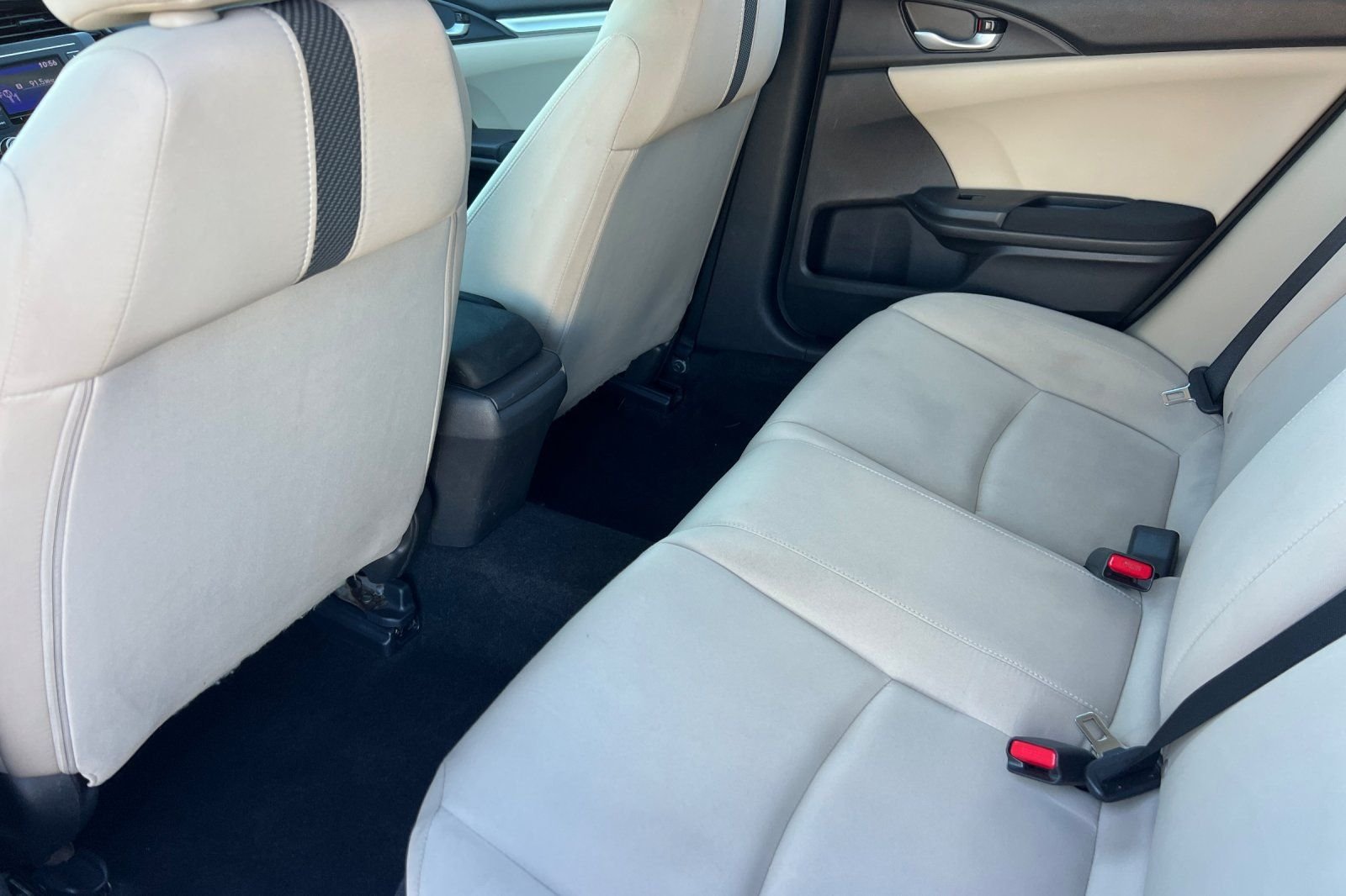 Used 2016 Taffeta White Honda LX image 4