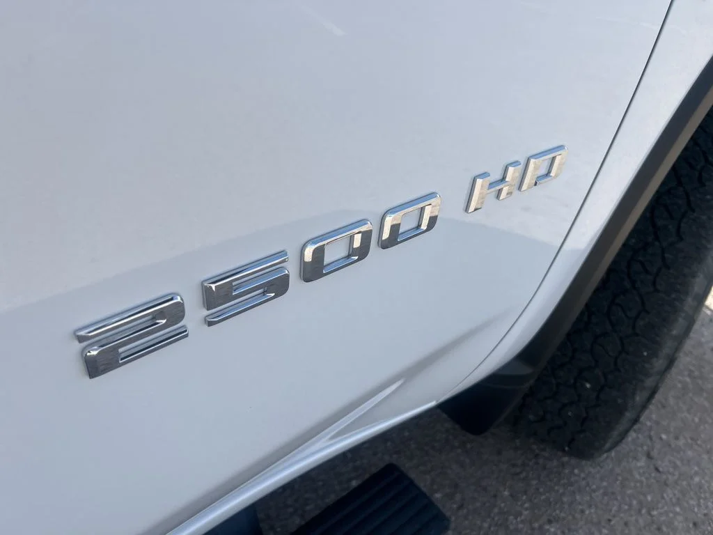 Used 2025 White Chevrolet Custom image 24
