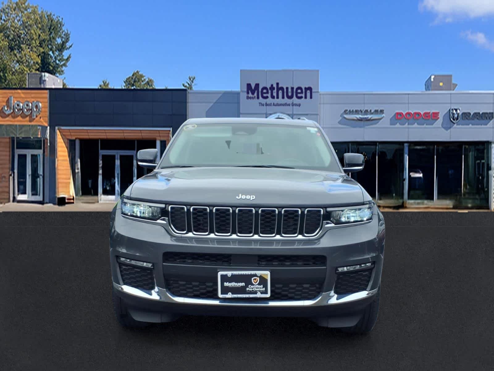 Used 2023 Baltic Gray Metallic Clearcoat Jeep Limited image 8