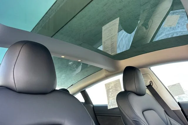 Used 2023  Tesla Base image 18