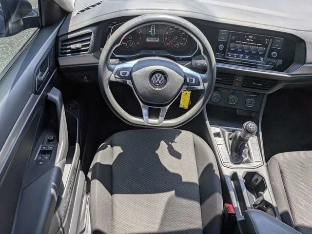 Used 2021  Volkswagen S image 14