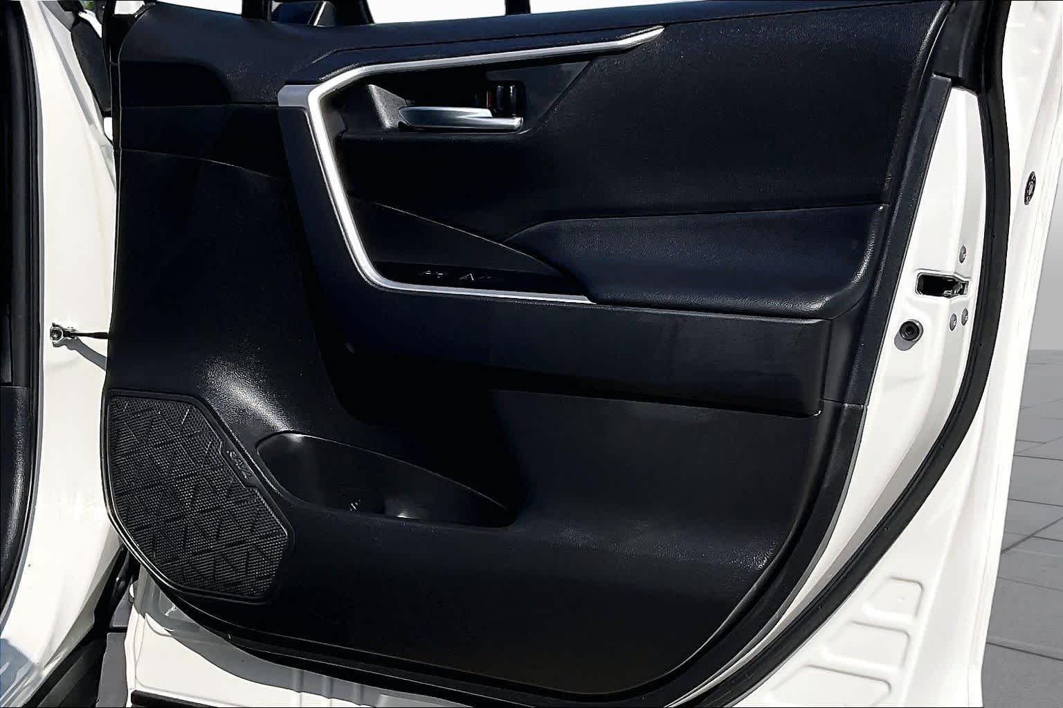Used 2025 Ice Cap Toyota XLE image 19