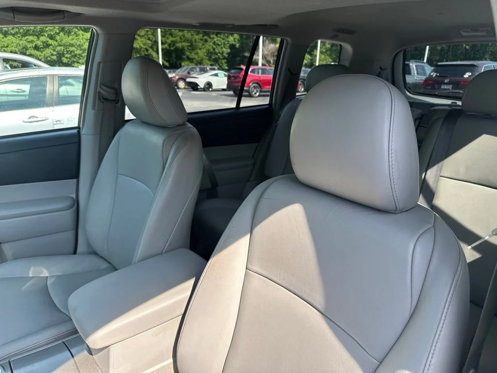 Used 2013 Classic Silver Metallic Toyota SE image 25