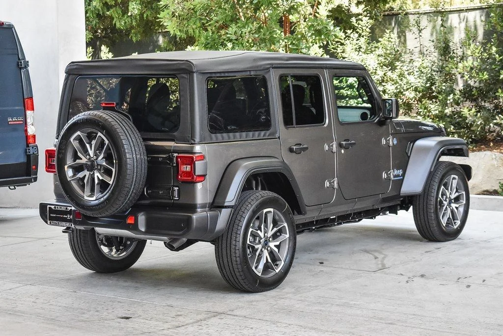 New 2025 Granite Crystal Metallic Clearcoat Jeep Sport S 4xe image 6
