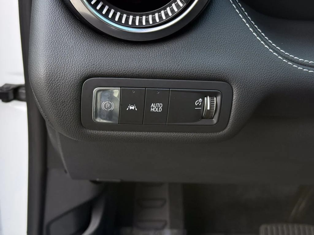 Used 2024 Summit White Chevrolet LT image 27