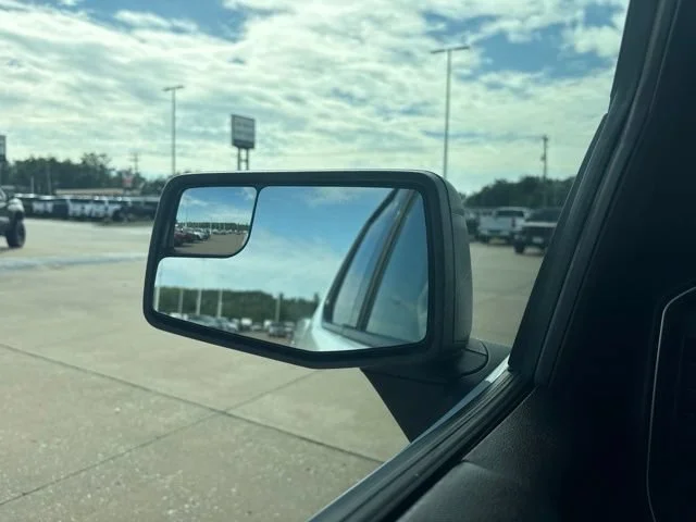 Used 2022 SUMMIT WHITE GMC Elevation image 50