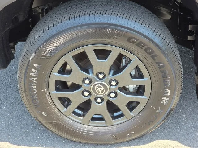 Used 2025 White Toyota SR5 image 18