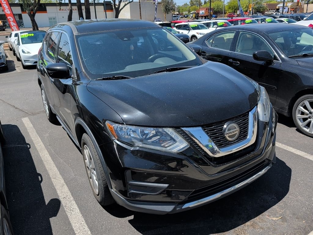 Used 2019 Black Nissan S image 4