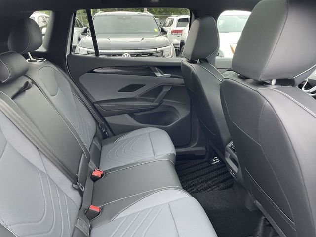New 2026 White Volkswagen 2.0T SE R-Line Black image 11