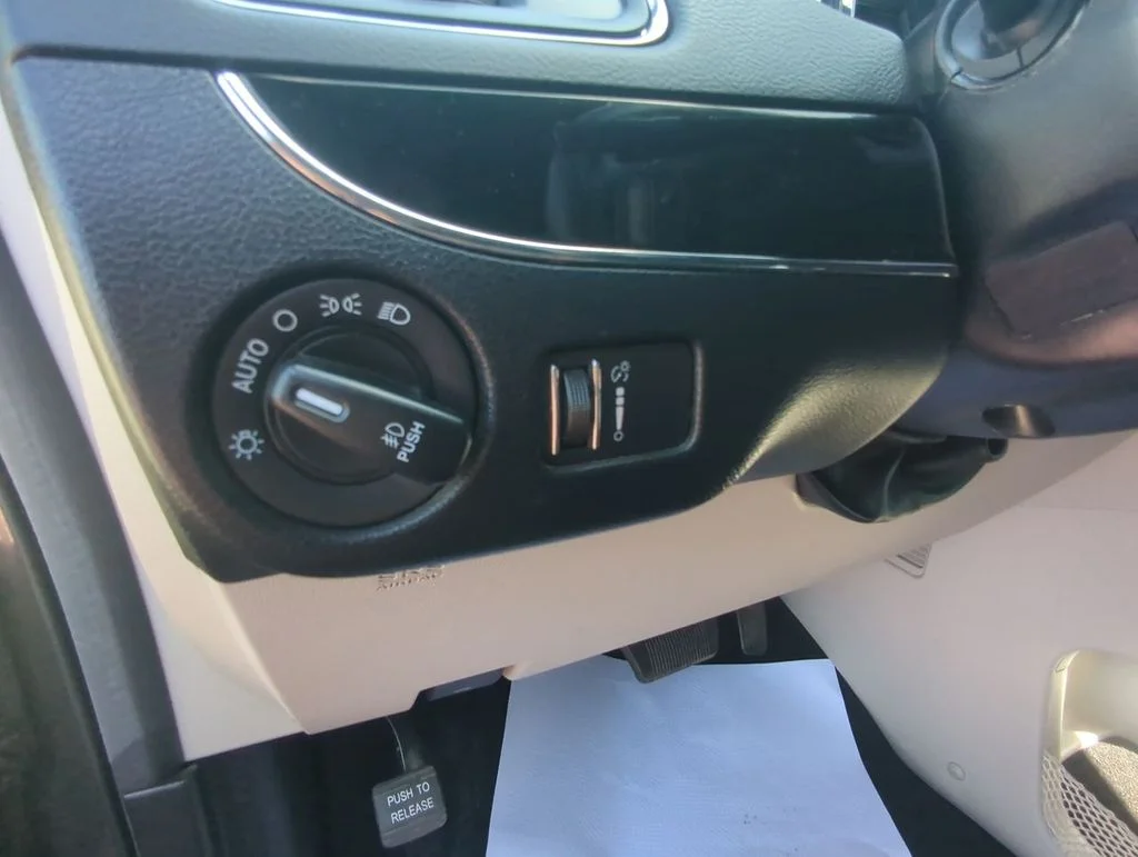 Used 2019 Gray Dodge SXT image 14