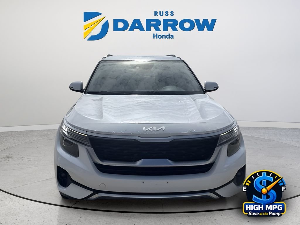 Used 2022 White Kia S image 8