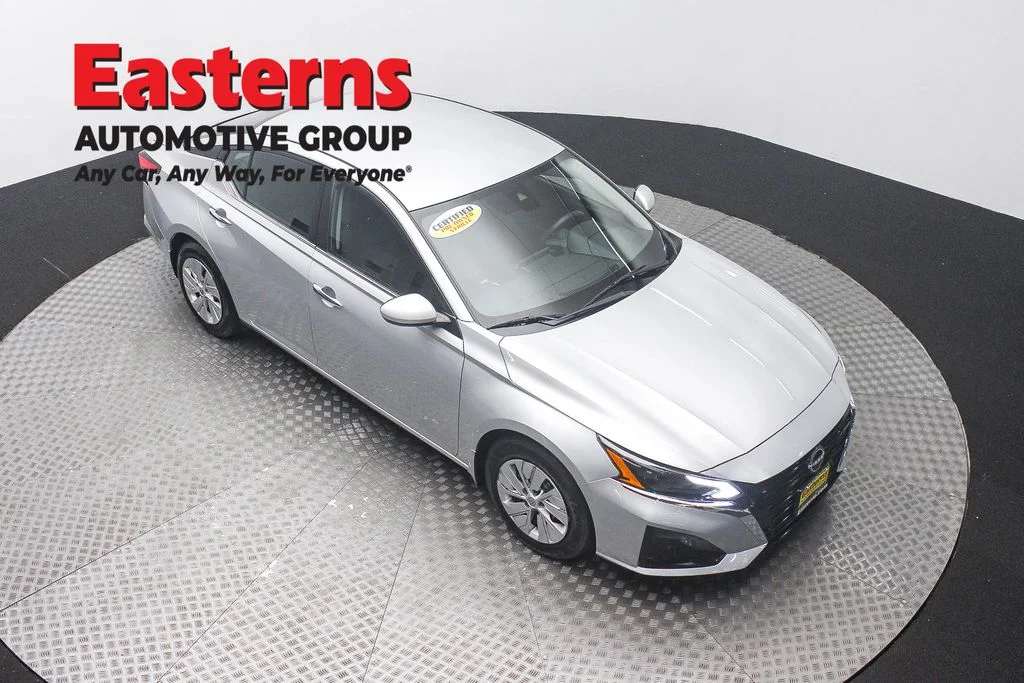 Used 2023 Silver Nissan 2.5 S image 3