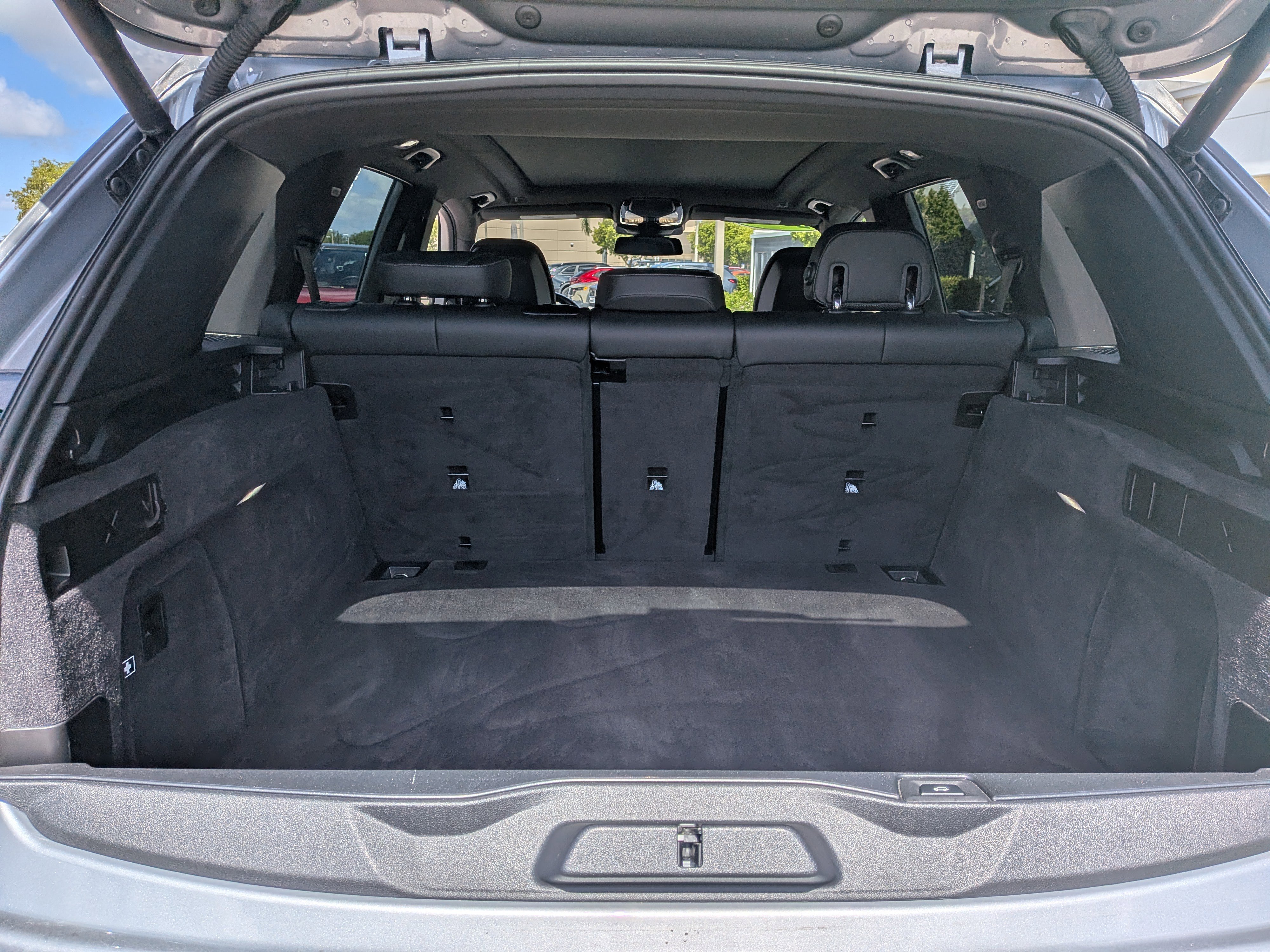 Used 2024 Skyscraper Gray Metallic BMW xDrive40i image 13