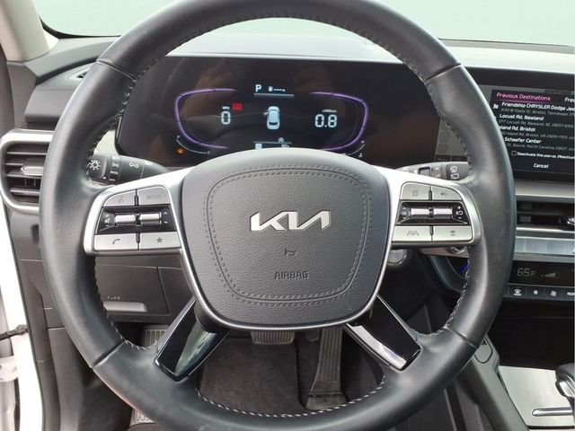 Used 2025 White Kia S image 24