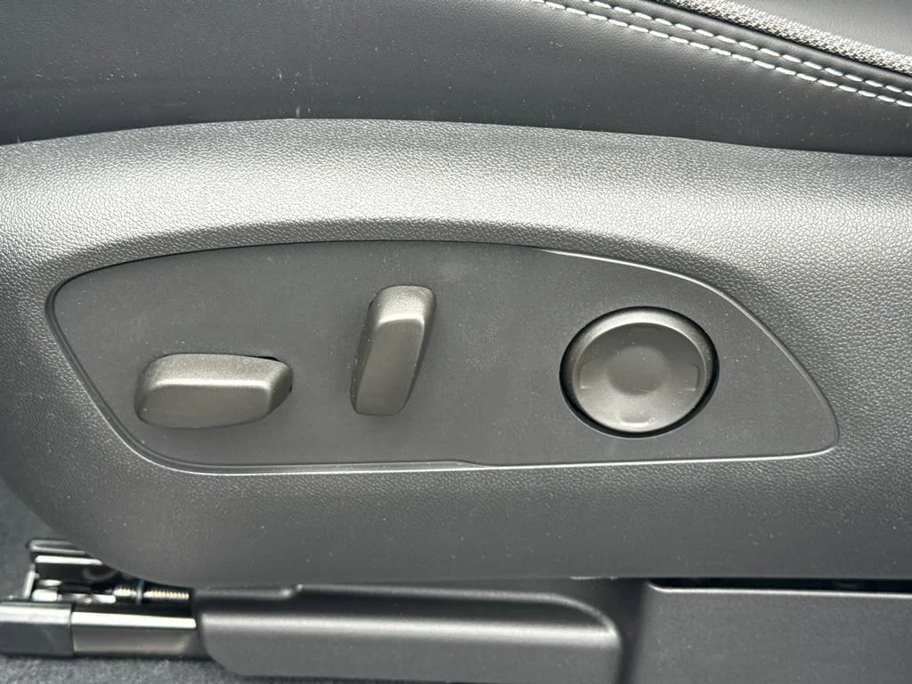 2025 GMC Sierra EV Denali - Photo 19