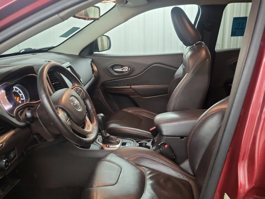 Used 2014 Red Jeep Trailhawk image 7