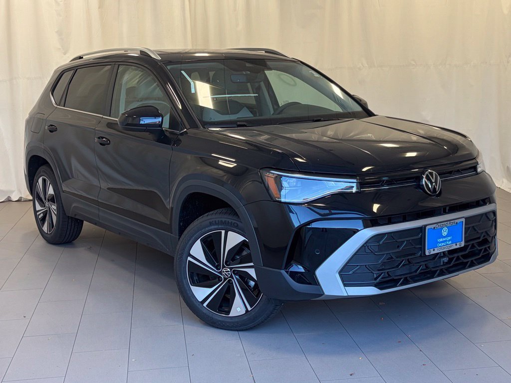 New 2026 Deep Black Pearl Volkswagen 1.5T SE image 4