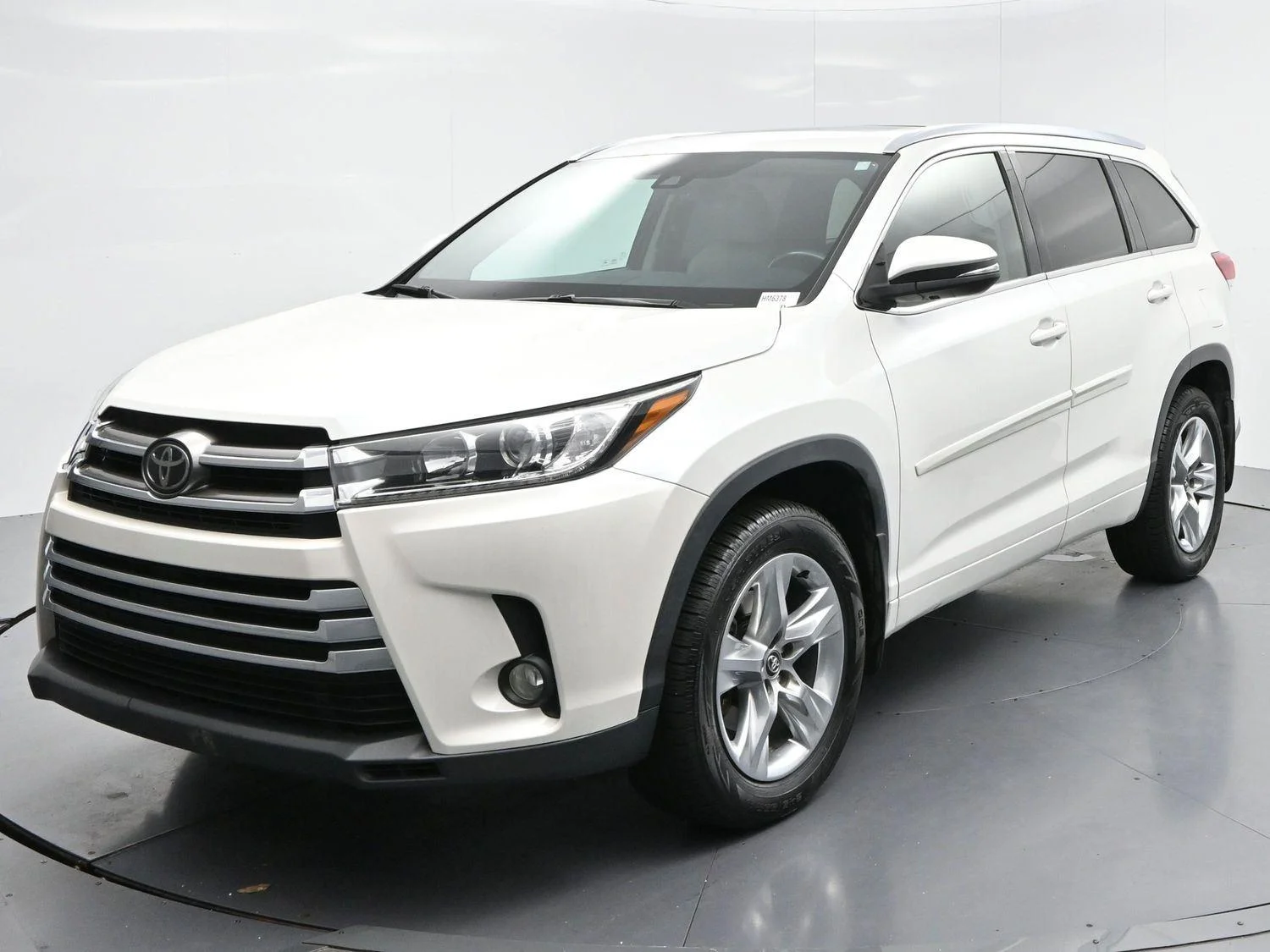 Used 2017 Blizzard Pearl Toyota Limited image 3