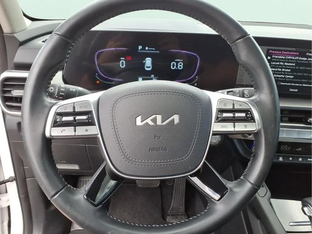 Used 2025 White Kia S image 24