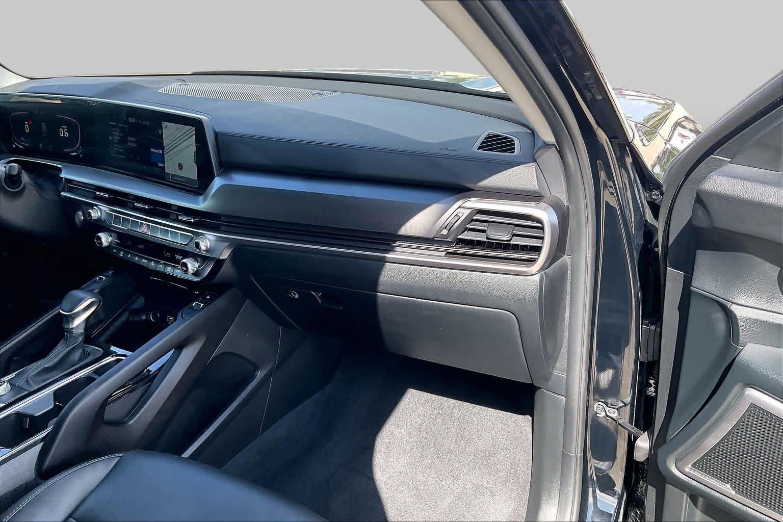 Used 2025 Ebony Black Kia S image 18