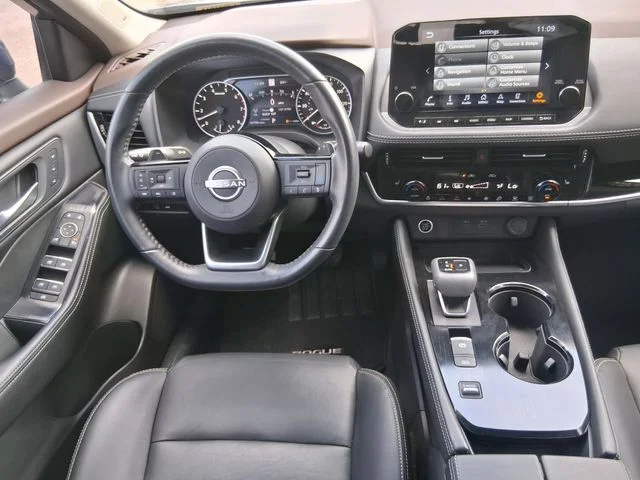 Used 2023 Blue Nissan SL image 13