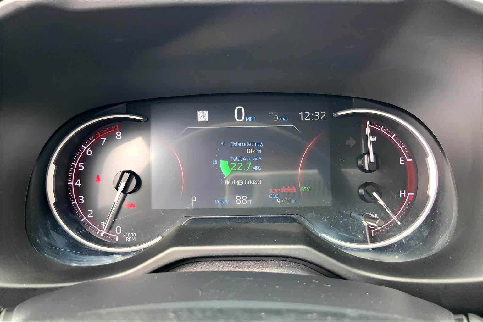 Used 2025 Ice Cap Toyota XLE image 25