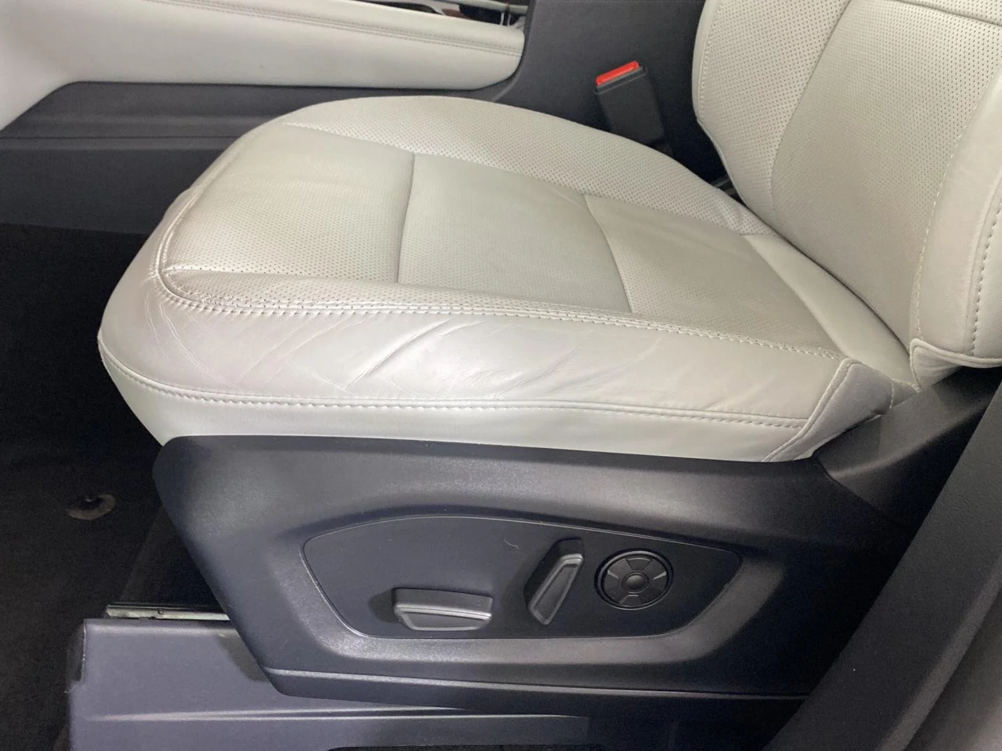 Used 2025 Star White Metallic Tri-Coat Ford Platinum image 15