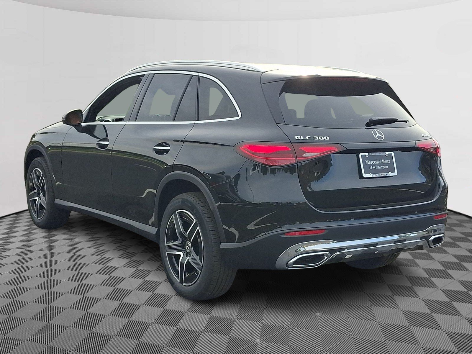 New 2027 Obsidian Black Metallic Mercedes-Benz GLC 300 image 4