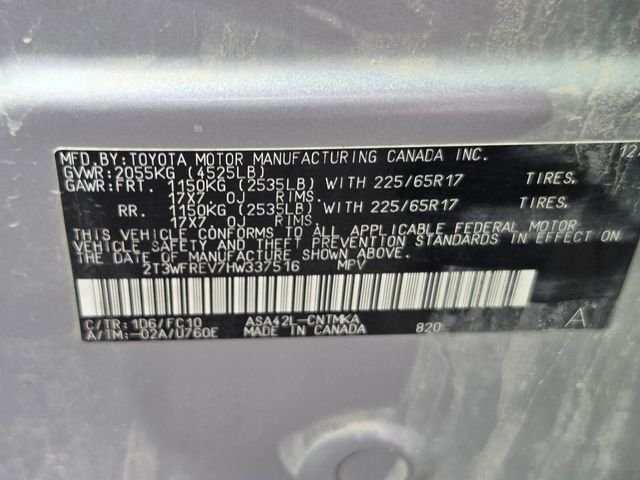 Used 2017 Silver Toyota XLE image 14