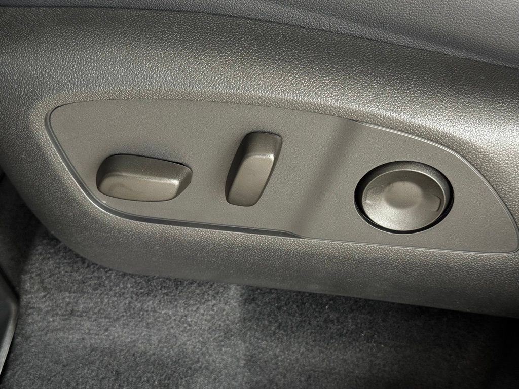 2027 Chevrolet Traverse Z71 - Photo 30