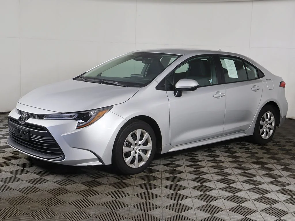 Used 2025 Silver Toyota LE image 5