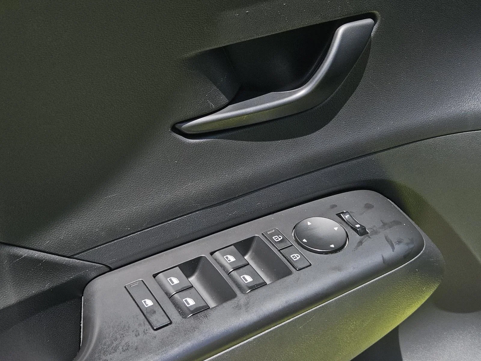 Used 2024 Neoteric Yellow Hyundai SEL FWD image 25