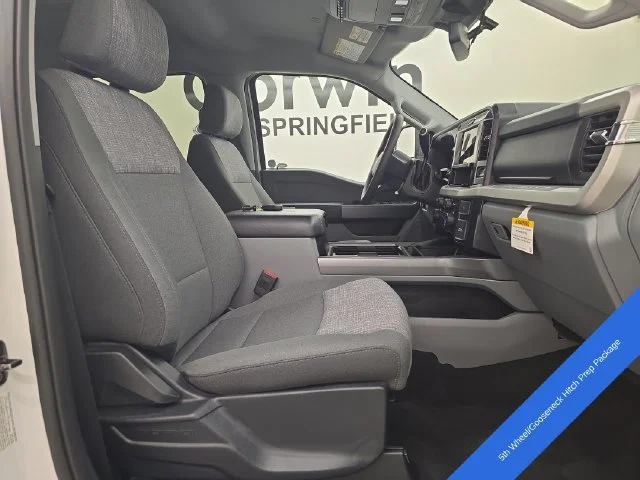 New 2027 Oxford White Ford F-350® XLT image 10
