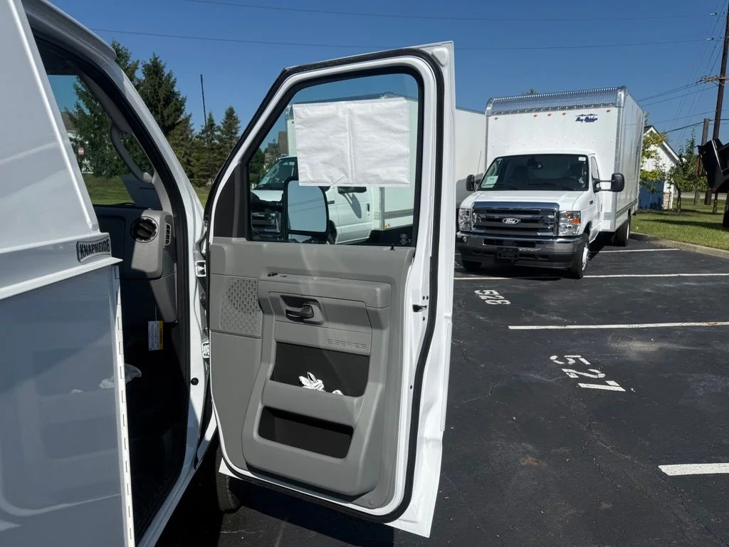 New 2026 Oxford White Ford E-350 SRW image 54