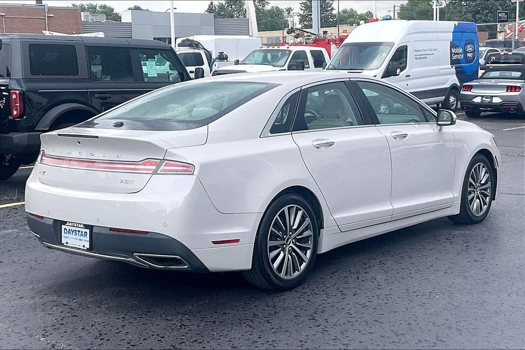 Used 2019 White Lincoln Standard image 12