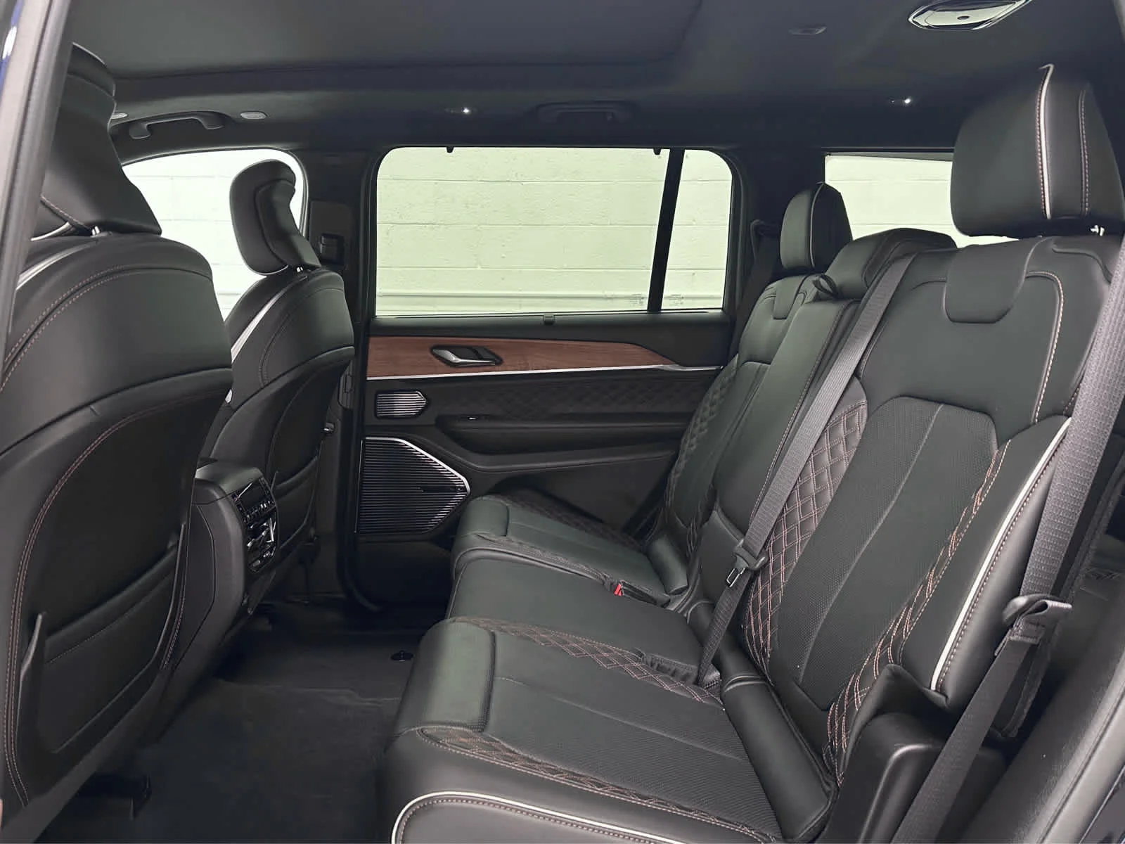 Used 2023 Midnight Sky Jeep Summit Reserve image 15