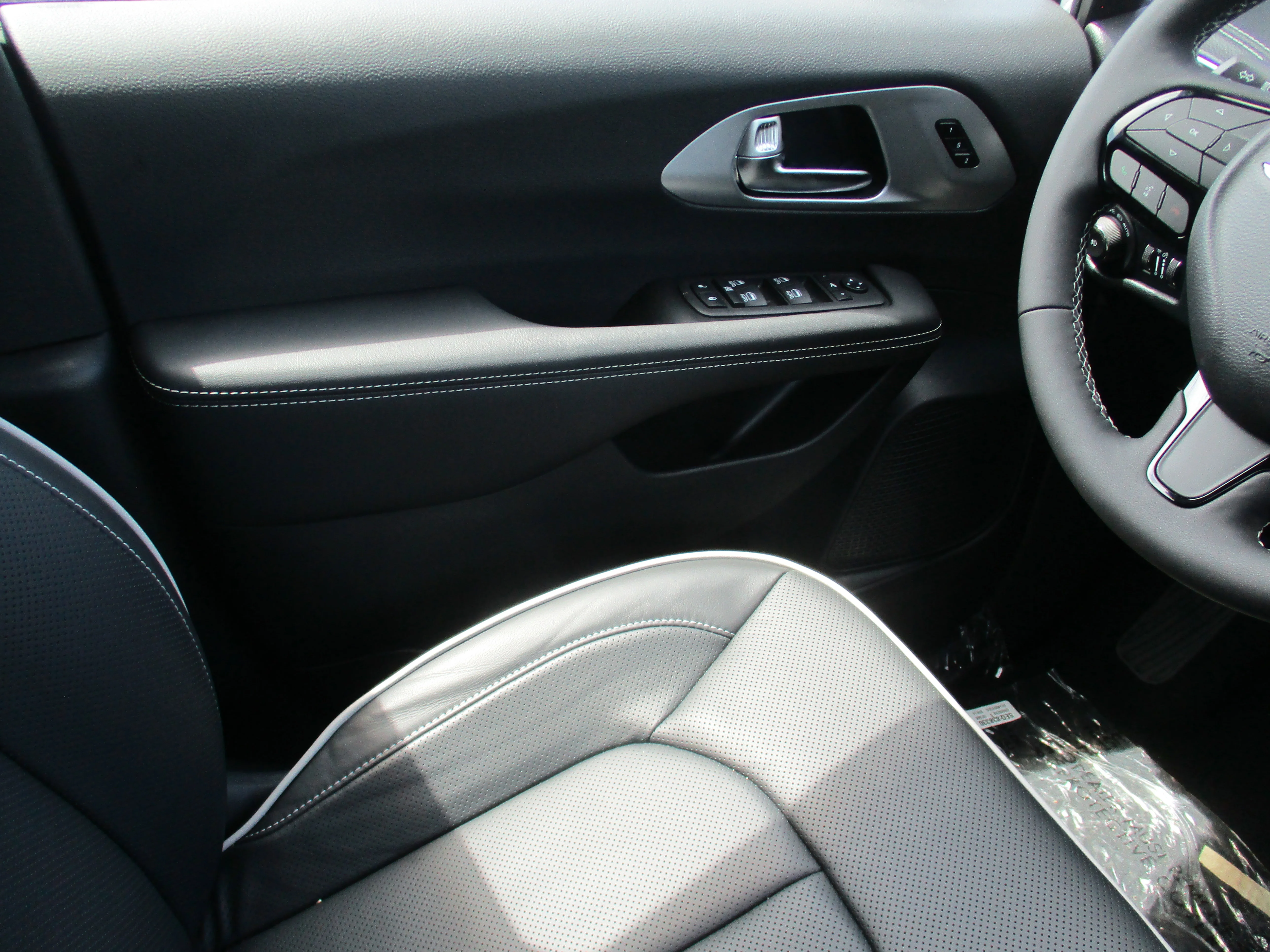 2025 Chrysler Pacifica Limited - Photo 21