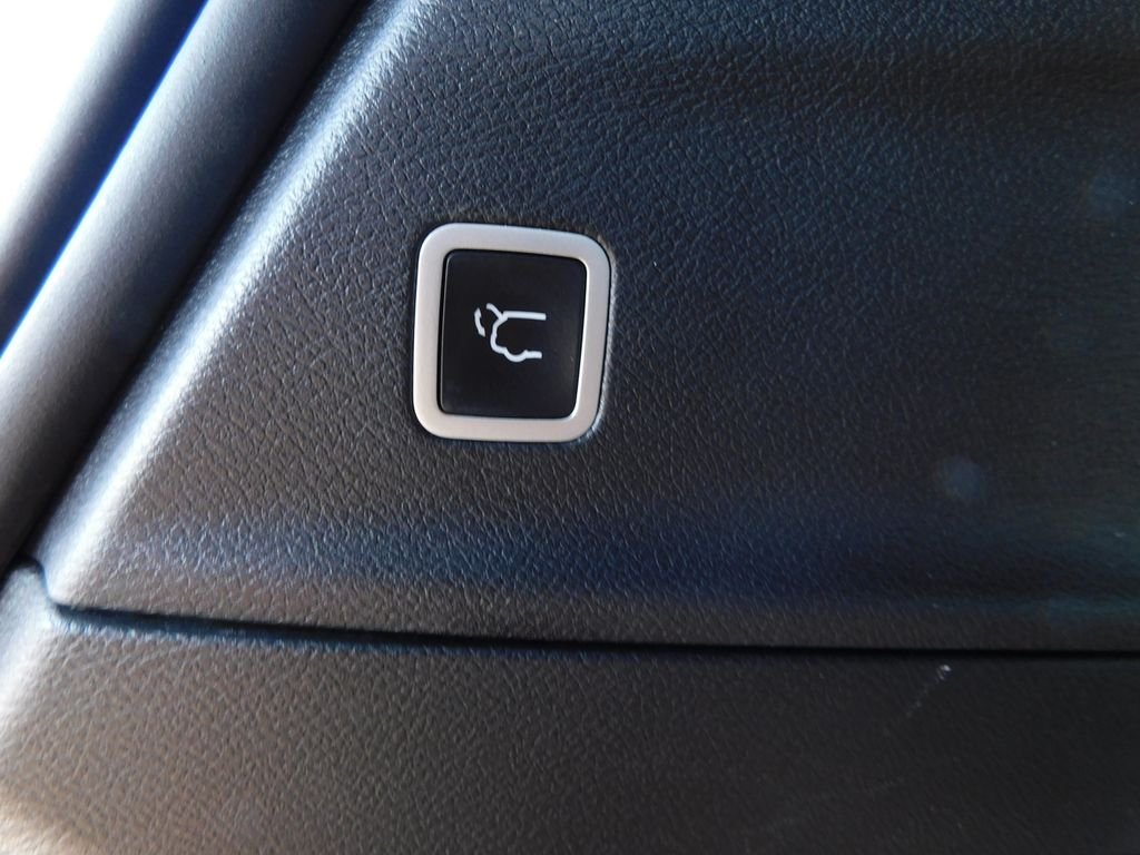 Used 2021 Black Chrysler Touring image 23