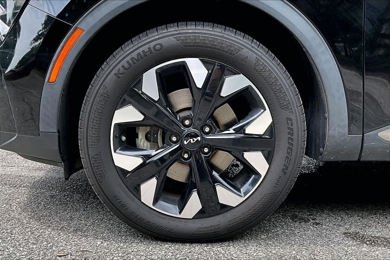 Used 2023 Black Kia X-Line image 33