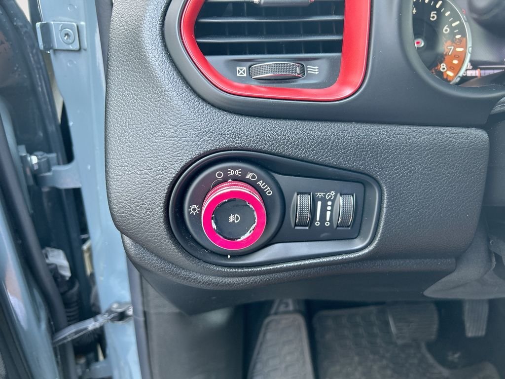 Used 2016 Gray Jeep Trailhawk image 17