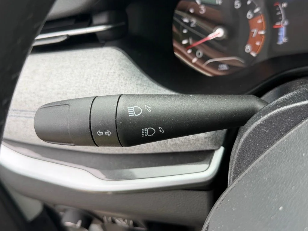 Used 2024 White Jeep Latitude image 38