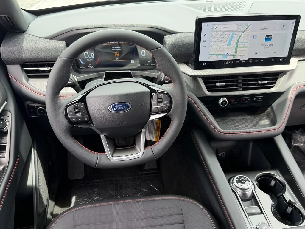 New 2026 Star White Metallic Tri-Coat Ford ST-Line image 12