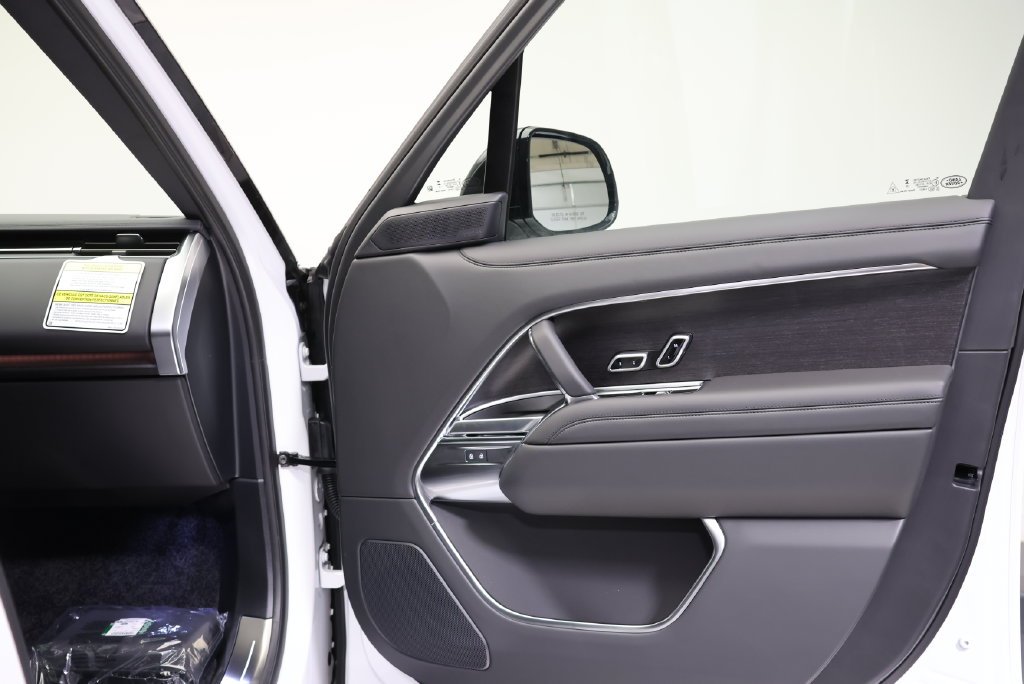 New 2027 Fuji White Land Rover SE image 36