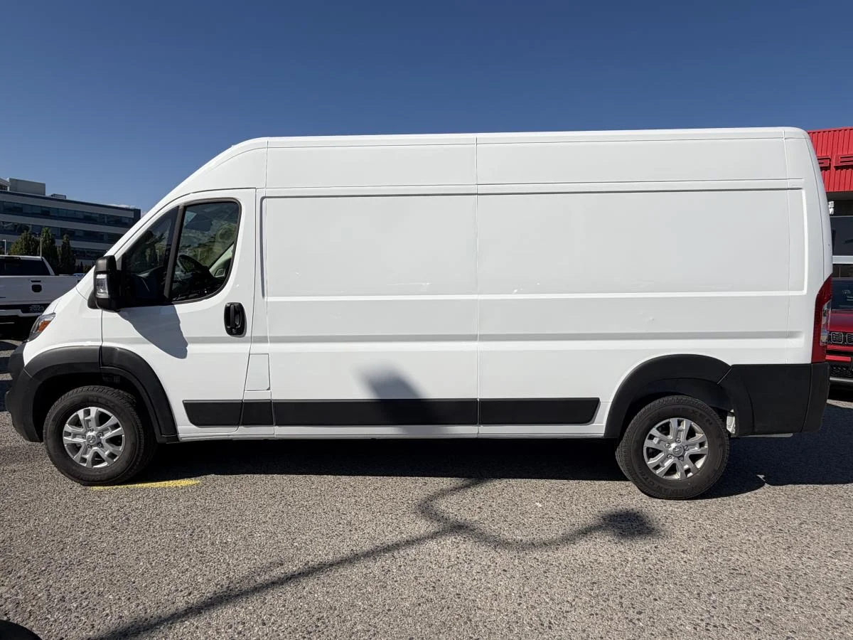 Used 2025 White RAM SLT image 3
