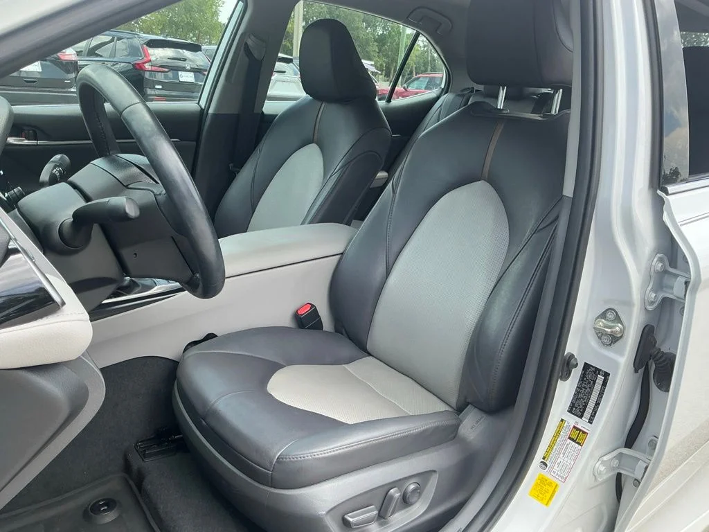 Used 2020 Beige Toyota XLE image 32