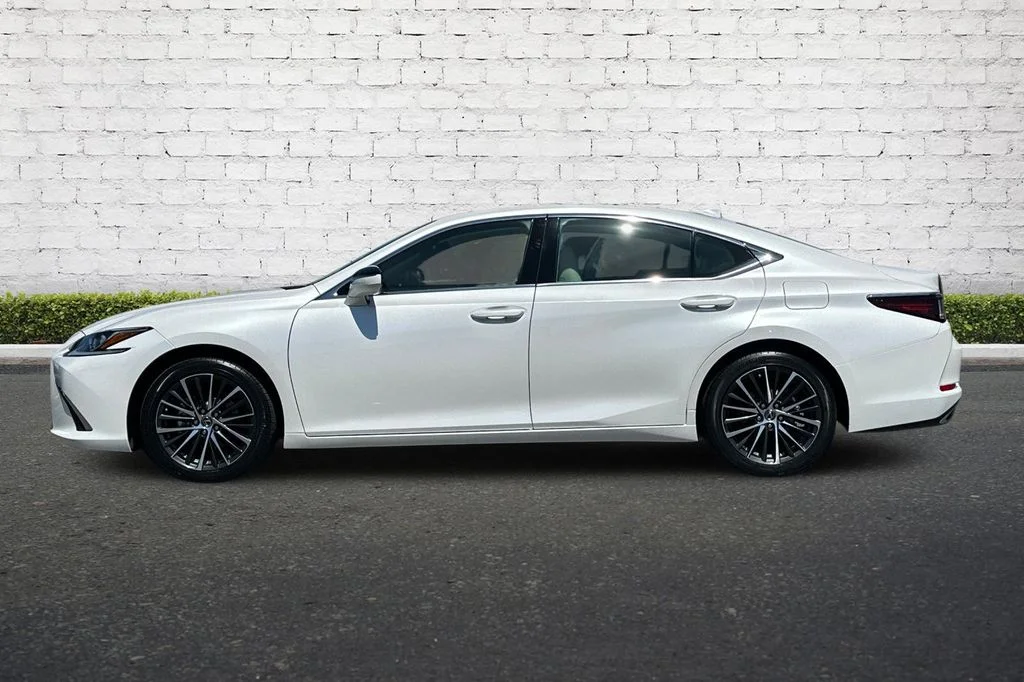 Used 2025 White Lexus 350 image 7
