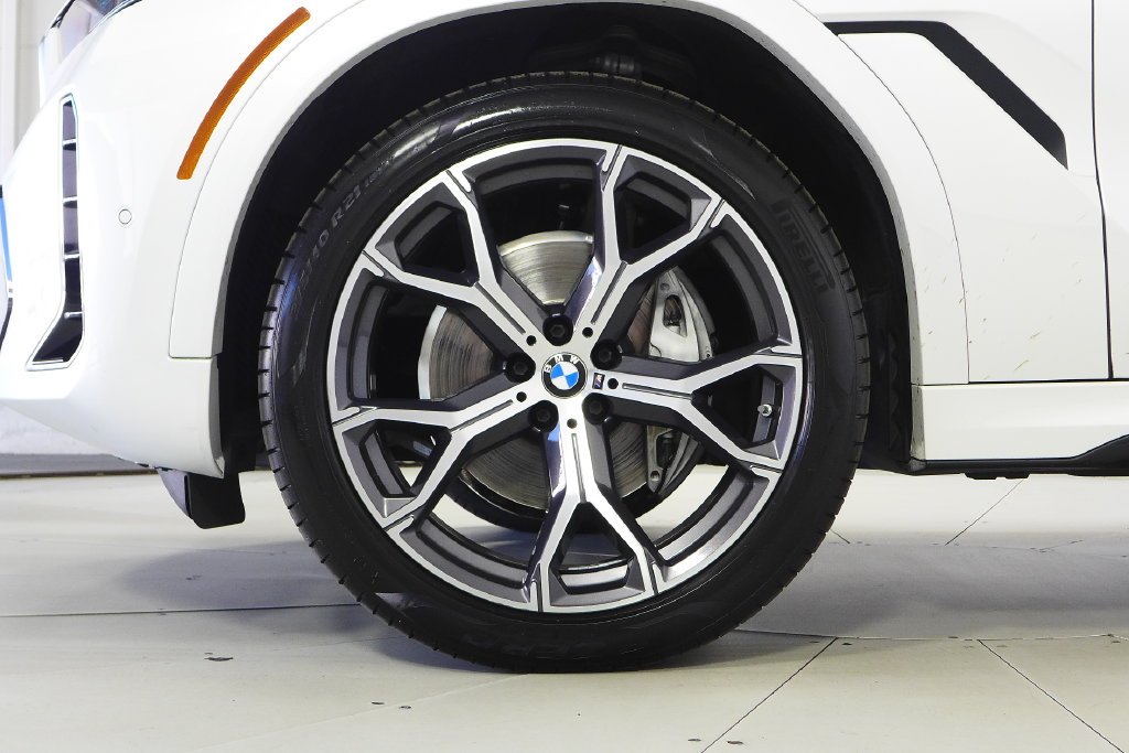 Certified Used 2025 Mineral White Metallic BMW xDrive40i image 5